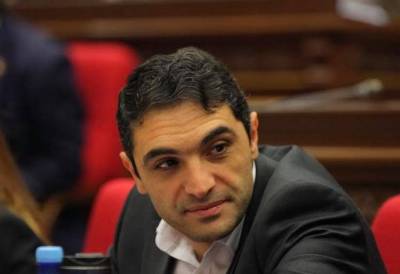 «Հրապարակ»․ Հակոբ Սիմիդյանը դարձել է «Իմ քայլի» «աչքի փուշը»․ նա Նիկոլ Փաշինյանին տրամադրում է պատգամավորների դեմ
