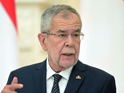 Президент Австрии нарушил карантин, допоздна задержавшись в ресторане