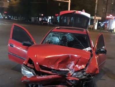 Կոմիտաս-Վաղարշյան խաչմերուկում բախվել են «Mercedes-Benz»-ն ու «Opel Astra»-ն. Կան վիրավորները (ֆոտո)