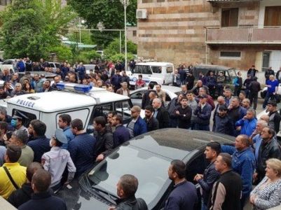 «Ինչո՞ւ համար տեղի ունեցավ ժողովրդի գրգռումը եւ ով հրահրեց այն». «Իմ քայլը» պատգամավորը 3 հարց է բարձրացնում