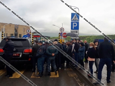 ՌԴ քաղաքացիություն ունեցող, ազգությամբ հայ մոտ 130 քաղաքացիներ մնացել են Բագրատաշենի անցակետում (ֆոտո)