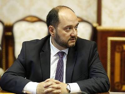 «Իրատես». Պատգամավորները սրտնեղած են. դժվարությամբ են հաղորդակցվում ԿԳՄՍ-ի ու նախարարի հետ