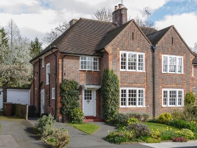 Pandemic in UK boosts demand for country houses