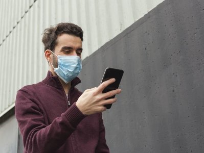 Французский парламент одобрил новое приложение для смартфонов StopCovid