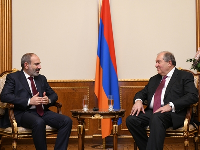 Արմեն Սարգսյանը շնորհավորել է Նիկոլ Փաշինյանին՝ ծննդյան օրվա առթիվ եւ շուտափույթ ապաքինում մաղթել