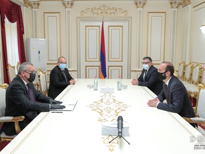 Armenia Parliament Speaker meets with counterpart from Artsakh