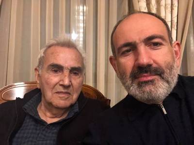 «Հրապարակ». Փաշինյանի ընտանիքում անհանգիստ են հոր՝ 80-ամյա Վովա Փաշինյանի համար, ով այժմ բնակվում է կառավարական տանը