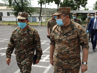 Armenian army's general staff chief visits military unit (PHOTO)