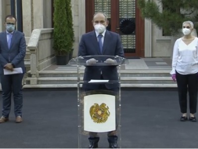 PM presents foreigner's letter explaining why coronavirus situation is escalating in Armenia