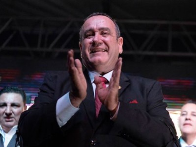 Guatemalan President works remotely amid COVID-19 pandemic