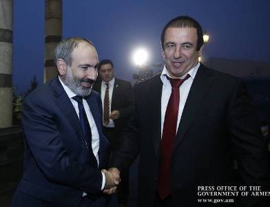 «Հրապարակ». Արսեն Թորոսյանը ներգրավվել է Գագիկ Ծառուկյանի դեմ քաղաքական արշավին