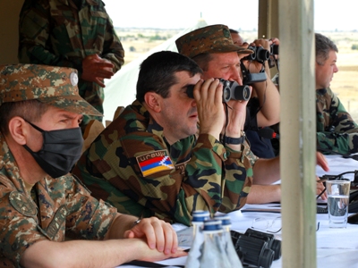 Karabakh President visits military training facility