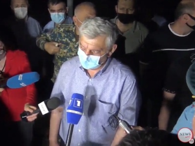 Armenia emergency situations minister: 120 firefighters working to put fire out