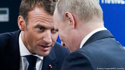 Макрон принял предложение Путина приехать в Россию