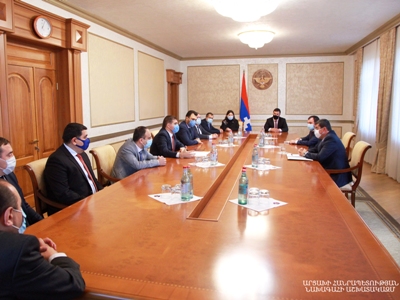 ԱՀ նախագահ Արայիկ Հարությունյանն ընդունել է «Հանուն հանրապետության» քաղաքական նախաձեռնության պատվիրակությանը