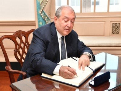 Արմեն Սարգսյանը ստորագրել է մի շարք օրենքներ, այդ թվում կառավարության կառուցվածքի փոփոխությունները