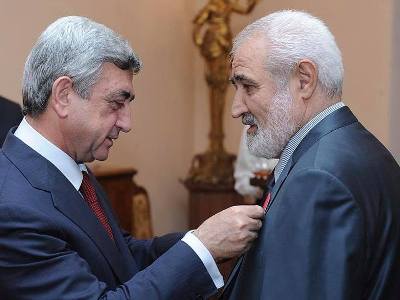Ես եւ իմ ընտանիքը Ձեր հավատարիմ ընթերցողներն ենք. Սերժ Սարգսյանը շնորհավորել է Ռազմիկ Դավոյանին` 80-ամյակի առթիվ