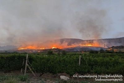 Հրշեջները այսօր առավոտյան մարել են Արենի, Չիվա և Ռինդ գյուղերի միջնամասում բռնկված հրդեհը. Այրվել է 70 հա տարածք