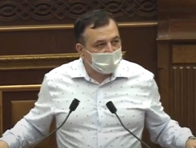 Сама важная проблема?: «Мой шаг» хочет запретить мигающие зеленые кресты на аптеках