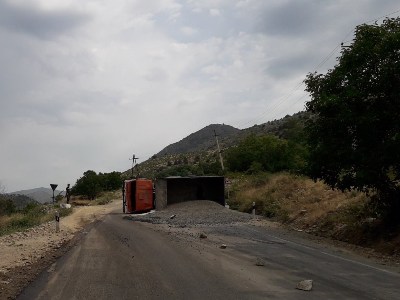 Վթարի հետեւանքով Մ2, Երեւան-Երասխ-Գորիս-Մեղրի-հայ-իրանական սահման ճանապարհի մի հատվածը միակողմանի փակ է (ֆոտո)