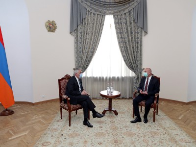 Armenia Deputy PM receives outgoing Belarus Ambassador