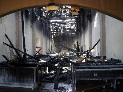 В Калифорнии сгорела дотла Католическая церковь, построенная почти 250 лет назад