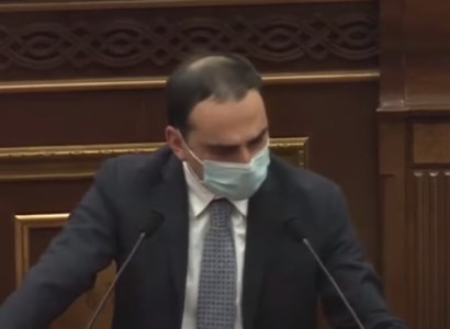 Комендант так решил: Носить маски нужно, даже если в одной машине едут супруги или члены одной семьи