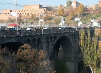24-ամյա տղան ցանկացել է ցած նետվել Հաղթանակի կամրջից. Փրկարարները կանխել են ինքնասպանության փորձը