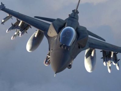 Истребитель ВВС США разбился во время приземления на авиабазе
