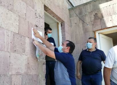 24-ժամյա կասեցումներ՝ «Սպայկա»-ի գրասենյակում եւ «Դեուս Էքս» ընկերությունում