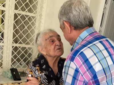 Ամենալավ օրը ցանկացած ծնողի և զավակի համար. Սերժ Սարգսյանը` հայրական տանը (ֆոտո)