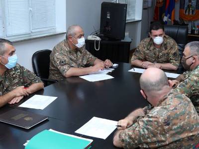 Karabakh Defense Army commander hosts meeting with citizens and servicemen