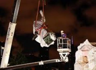 2 monuments to Christopher Columbus dismantled in Chicago
