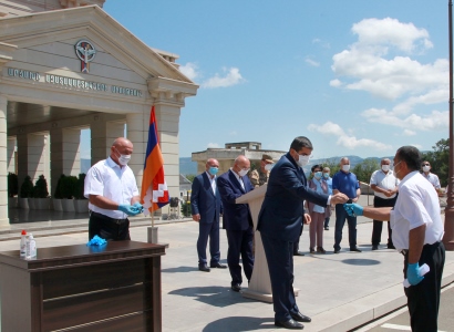 Արցախյան պատերազմի մի խումբ ազատամարտիկներ ստացել են «Նիվա» մակնիշի ավտոմեքենաներ (ֆոտո)