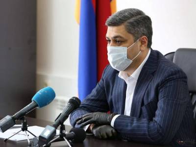 Ձերբակալվածին ստիպում են Արթուր Վանեցյանի դեմ ցուցմունք տալ. նրա կնոջը մինչեւ կեսգիշեր պահել են ԱԱԾ-ում․ Hraparak.am