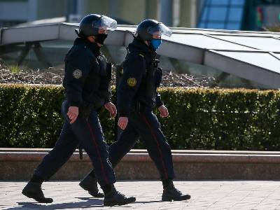 В Колумбии полиция арестовала более 50 человек, устроивших вечеринку во время карантина