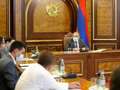 Վարչապետն ընդունել է տեքստիլի ոլորտում գործունեություն ծավալող ընկերությունների ներկայացուցիչներին
