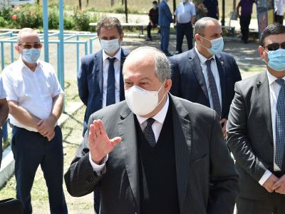 Armenian president visits border village of Chinari