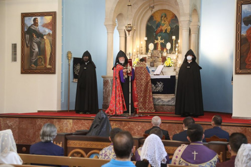 Armenian Catholicos of Great House of Cilicia presides over Divine Liturgy, requiem service in Antelias