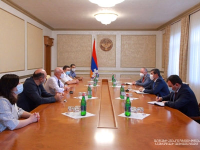 Karabakh President discusses funding for startups with IT specialists