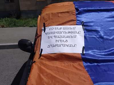 Քաղաքացին Շիրակի մարզպետարանի դիմաց անժամկետ հացադուլ է հայտարարել (ֆոտո)