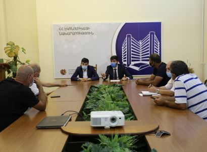 Armenia deputy economy ministers host meeting with viticulturists of Armavir Province