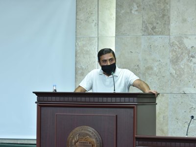Մենուա Սողոմոնյանն առաջարկել է քննարկել ԵՊՀ ՀԽ 2 անդամի լիազորության դադարեցման հարցը, ապա լքել է դահլիճը