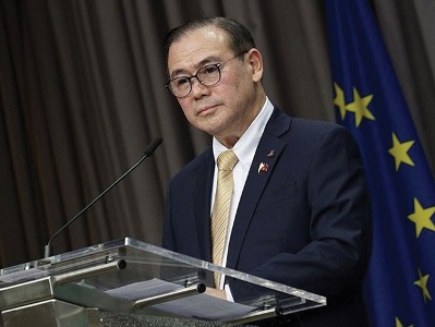 Philippines FM says US military presence in Asia is necessary