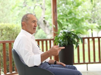 Роберт Кочарян встретился с экономическими аналитиками и журналистами