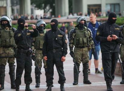 Police start arresting protesters in Minsk