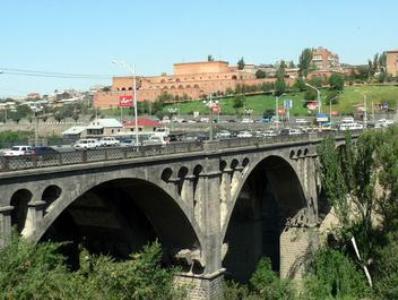 В Ереване предотвращена попытка самоубийства мужчины