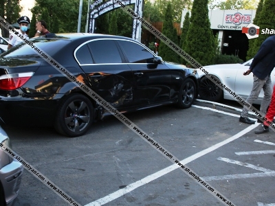 Արտակարգ դեպք Երեւանում. 22-ամյա վարորդը BMW-ով բախվել է թույլատրելի հատվածում կայանված BMW-ին եւ Opel-ին