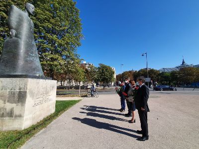 Armenia, France ambassadors visit Komitas monument in Paris