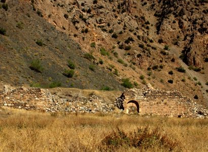 Kurdish couples without children go on pilgrimage to Armenian monastery in Turkey’s Van